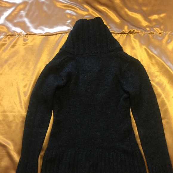 H&M Wool Cable Knit Long Sleeve Sweater. - Picture 4 of 4